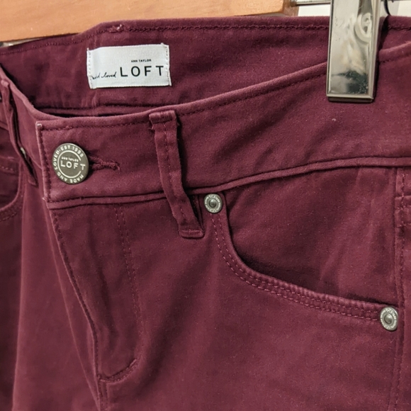 Loft Low Rise Skinny Jeans, Burgundy (size 26, 2 petite, women) - Picture 3 of 6